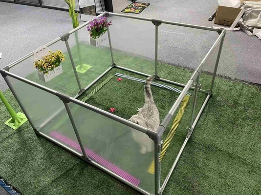 パーソナライズされた軽量ポータブル動物フェンス 頑丈な柔軟性を持つペットプレイペンケージ
