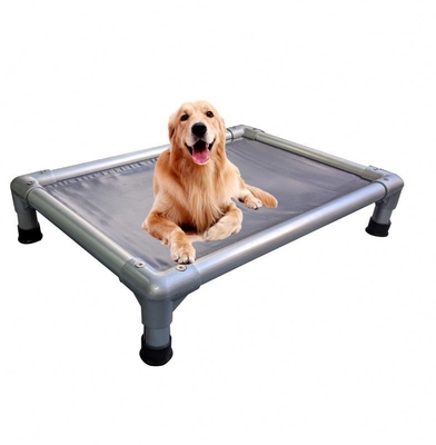 カスタマイズされたロゴ 中型アルミ 高い犬ベッド 冷却と防水 ペット用品
